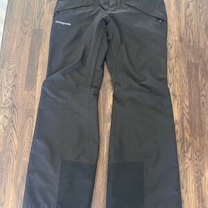 Patagonia Women’s small black snowboard pants